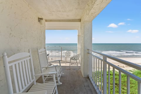 Fantastic end unit with miles of views