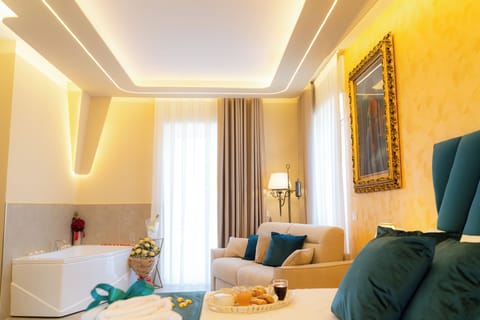 Luxury Suite, Sea View | In-room safe, free WiFi