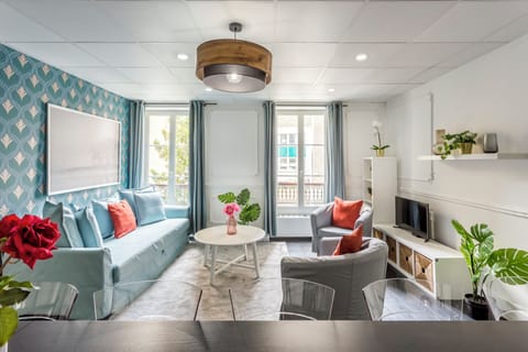 Apartment, City View | Living area | 43-inch Smart TV with cable channels, Netflix, streaming services