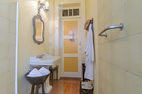 Historic Suite-H1 | Bathroom | Shower