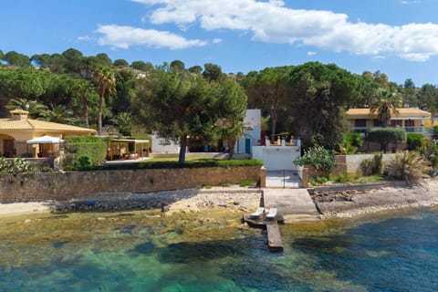 Celeste (in the centre) occupies a fabulous seafront position.