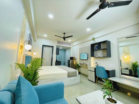 Luxury Studio | Laptop workspace, free WiFi
