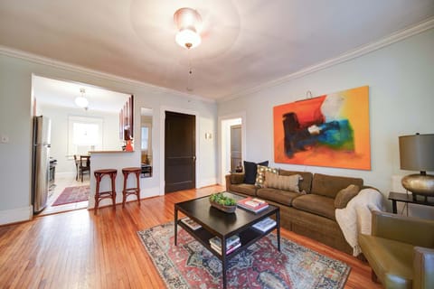 Living room to relax and unwind. This space is designed for comfort, creating the perfect setting for relaxation and enjoyment.