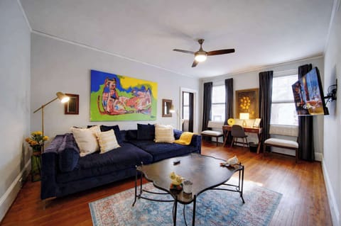 Relaxed living space with Smart TV and free Wi-Fi, conveniently close to Uptown Charlotte.