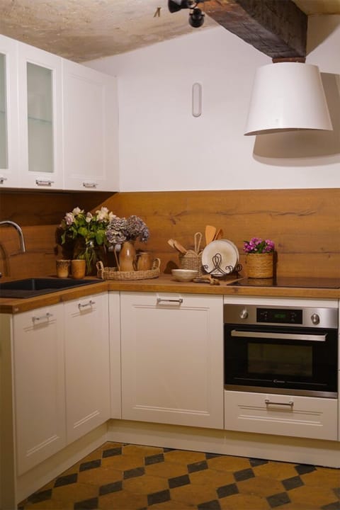 Superior Cottage, River View | Private kitchen