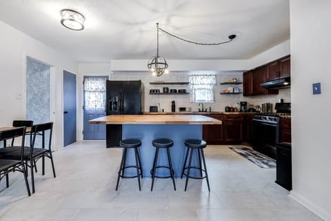 House of Smurf, Close to Savannah State House in Savannah