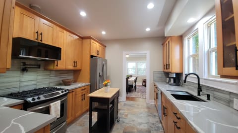 Maple Leaf Place VRBO #1040583 - expand your stay with 5 BR + 3 BA