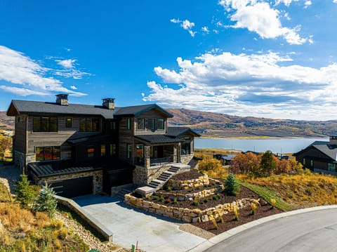 New 5-star home in Skyridge