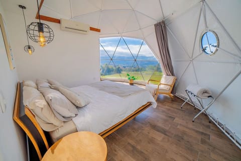 Laptop workspace, blackout drapes, iron/ironing board, free WiFi