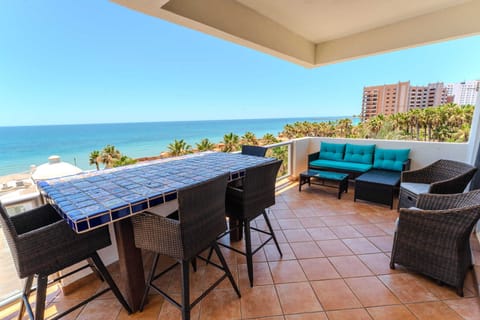 Comfortable balcony with view to the west