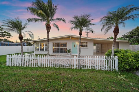 Welcome to Water Access Retreat - Your dreamy Sarasota getaway!