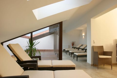 Sauna, steam room