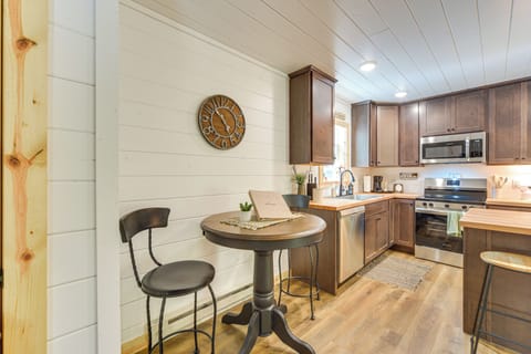 Dining Area | Dishware/Flatware