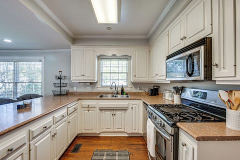 Kitchen | Cooking Basics | Main Floor