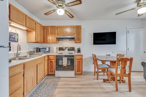 Turtle Cove-Kitchen Area