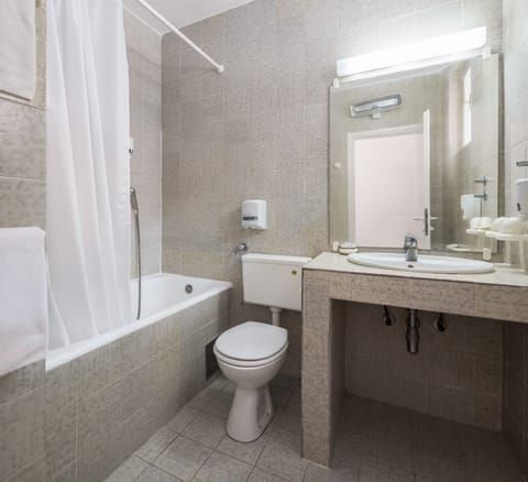 Comfort Apartment, 1 Bedroom | Bathroom | Towels