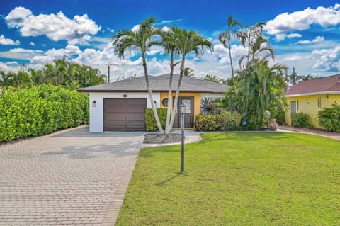 Poolside Oasis - Nestled in the heart of Naples Park, this exquisite 2 bedroom + den/2 bathroom pool home offers a stunning backyard oasis with resort style pool