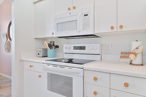 Seaside Escape - Fully equipped kitchen