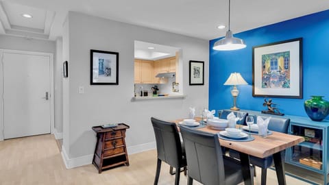 The perfect dining space for a party of 4...