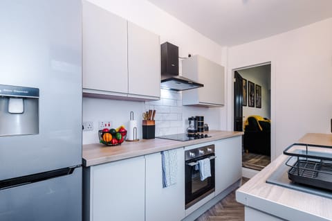 The kitchen has everything you need to cook whilst away from home, equipped with an electric hob, oven, toaster, kettle and microwave.