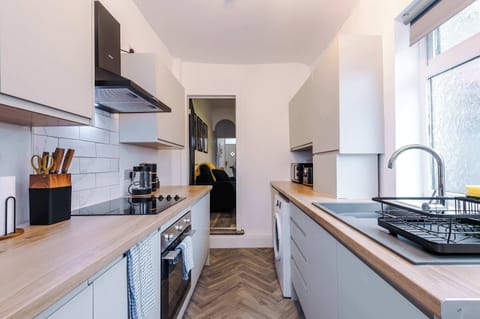 The kitchen has everything you need to cook whilst away from home, equipped with an electric hob, oven, toaster, kettle and microwave.