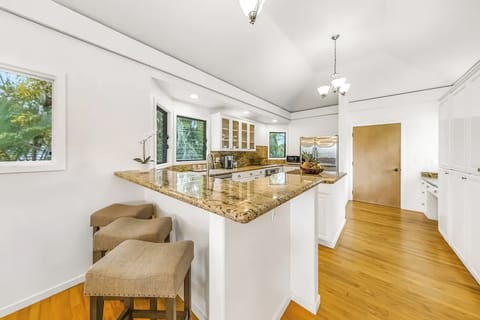 The fully equipped kitchen has all the essentials