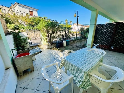 Apartment | Terrace/patio