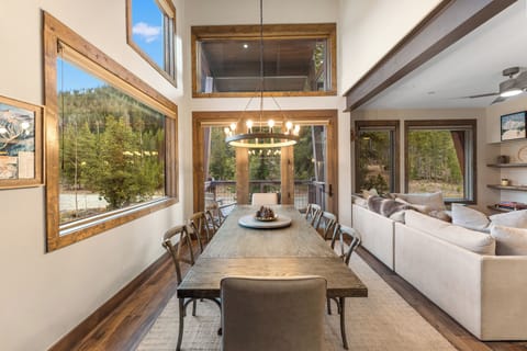Condo (3 Bedrooms) | Property amenity