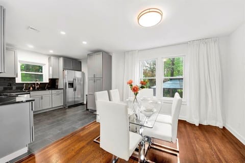 Luxury House, Garden View | Dining