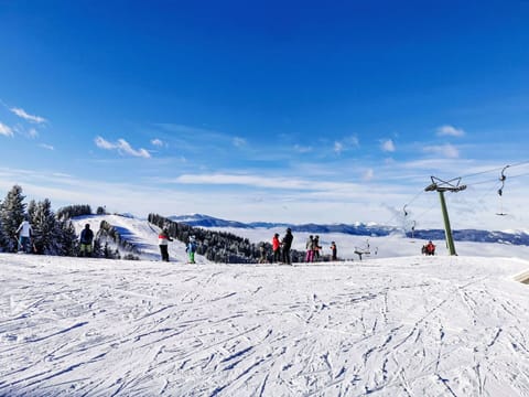 Sky, Snow, Winter, Recreation, Sports, Piste, Glacial Landform, Skiing, Outdoor Recreation