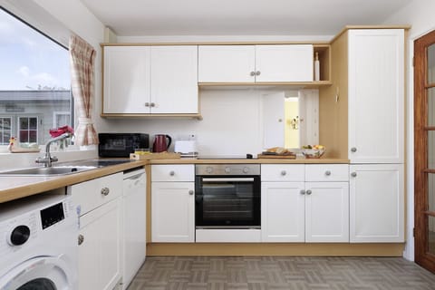 April Cottage Kitchen - StayCotswold