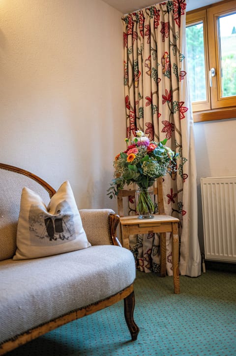 Family Suite, Mountain View | In-room safe, desk, laptop workspace, free WiFi