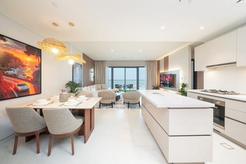 Luxury Apartment, Lake View | In-room dining