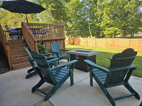 Relax, gather & unwind around the fire pit in your private backyard.
