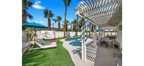 Relaxing, private  backyard with pool and spa