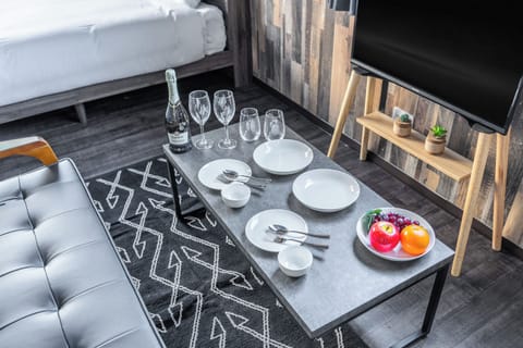Apartment | Living area | Flat-screen TV