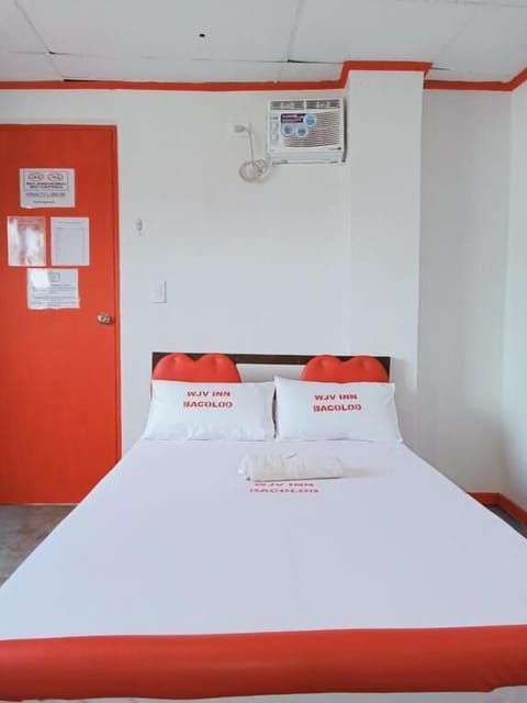 Standard Room | Desk