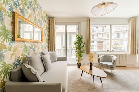 Apartment, City View | Living area | 32-inch Smart TV with cable channels, Netflix, streaming services
