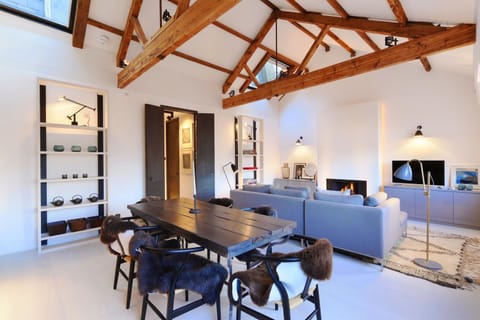 House, Smoking | Living area