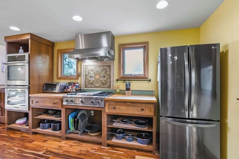 Sink; fridge and coffee/tea station