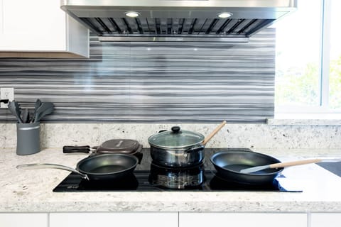 Cook your favorites in a spotless kitchen with full appliances and storage.