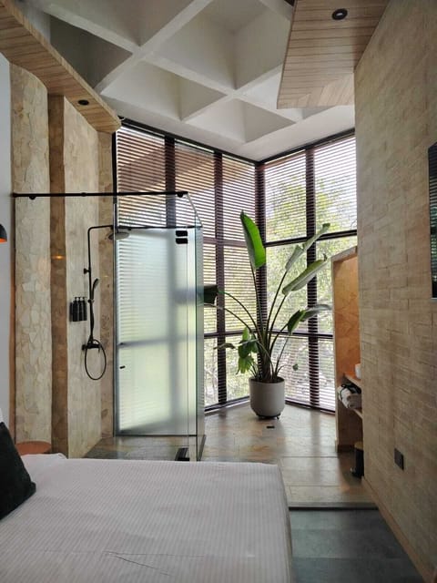Junior Suite, City View | Bathroom | Shower, rainfall showerhead, free toiletries, towels