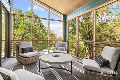 Indoor comfort, outdoor soundtrack—birds included, no extra charge.