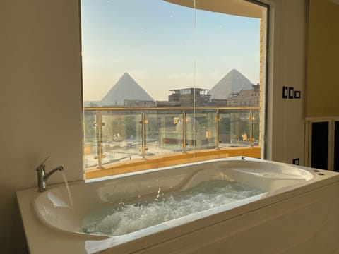 Junior Suite, Desert View | Hypo-allergenic bedding, in-room safe, laptop workspace, soundproofing