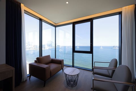 Signature Double - Panoramic Ocean View | In-room safe, desk, laptop workspace, blackout drapes