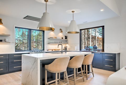 Fully Equipped Chef's Kitchen