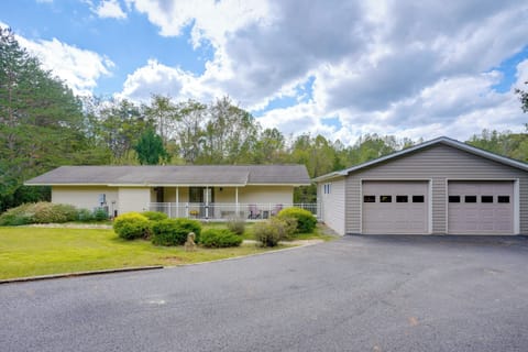 Ruckersville Vacation Rental | 2BR | 1BA | 875 Sq Ft | Step-Free Access