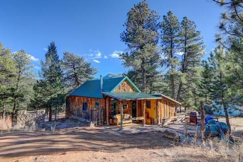 Escape to this beautiful, private retreat filled with nature and wildlife! 