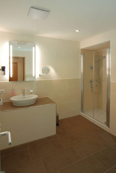 Business Apartment, Non Smoking, Kitchenette (French Bed) | Bathroom | Shower, free toiletries, hair dryer, towels