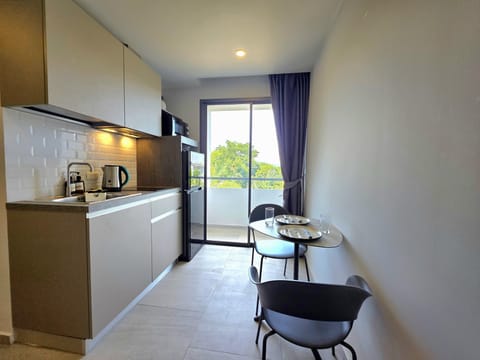 Apartment, Balcony | Private kitchenette | Electric kettle